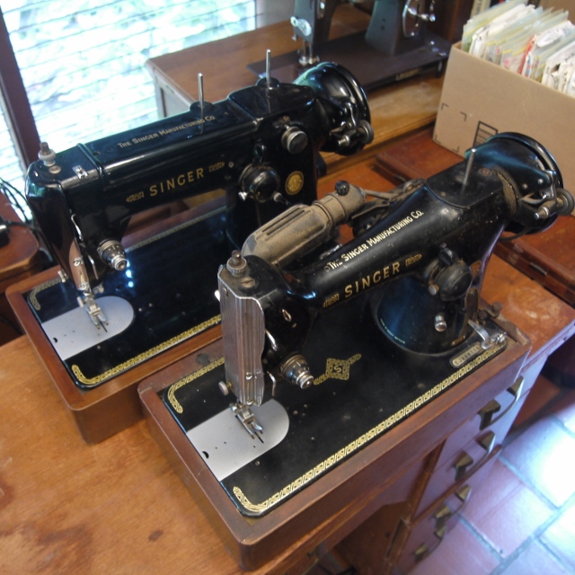 Vintage Sewing Machine Shop.....Come on in and sit a spell - Page 4406