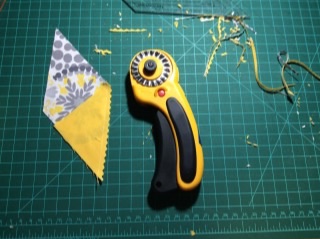 Rotary Pinking Cutter with Blade