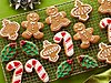 sh0908_gingerbread_cookies_with_royal_icing.jpg