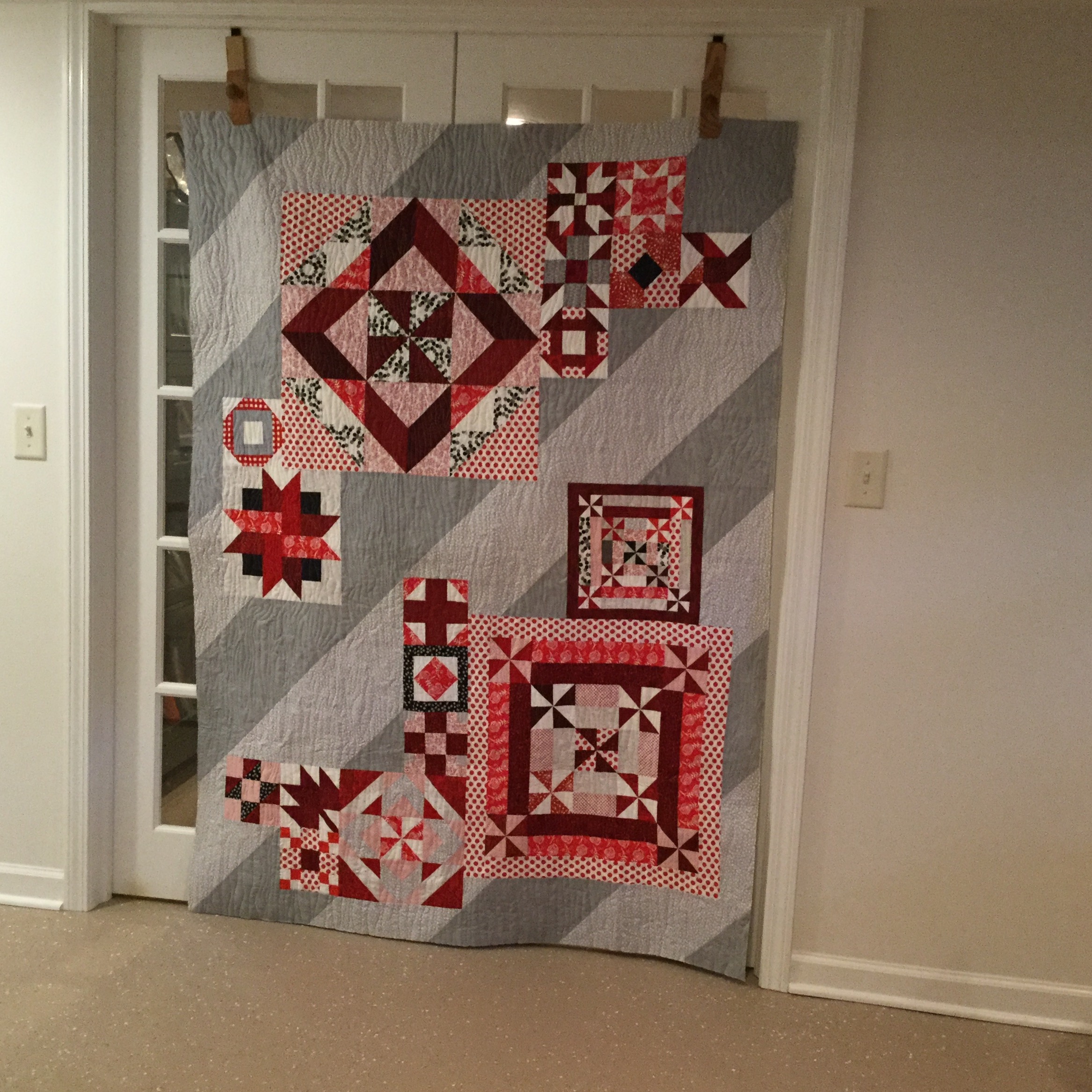 Red/White kind of modern quilt - Quiltingboard Forums