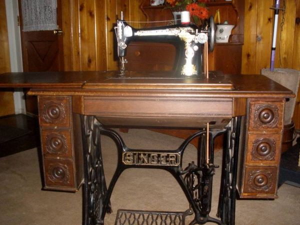Vintage Hampden Court 353 Style Desk with 1956* Singer 401A Sewing Machine  with original Manuals & Accessories