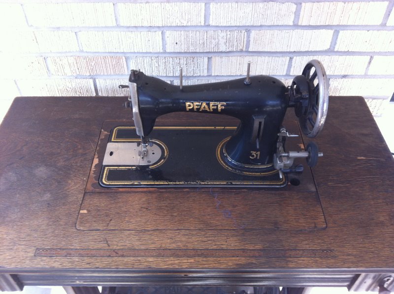 Beautiful Pfaff 31 Vintage Sewing Machine Head Only 