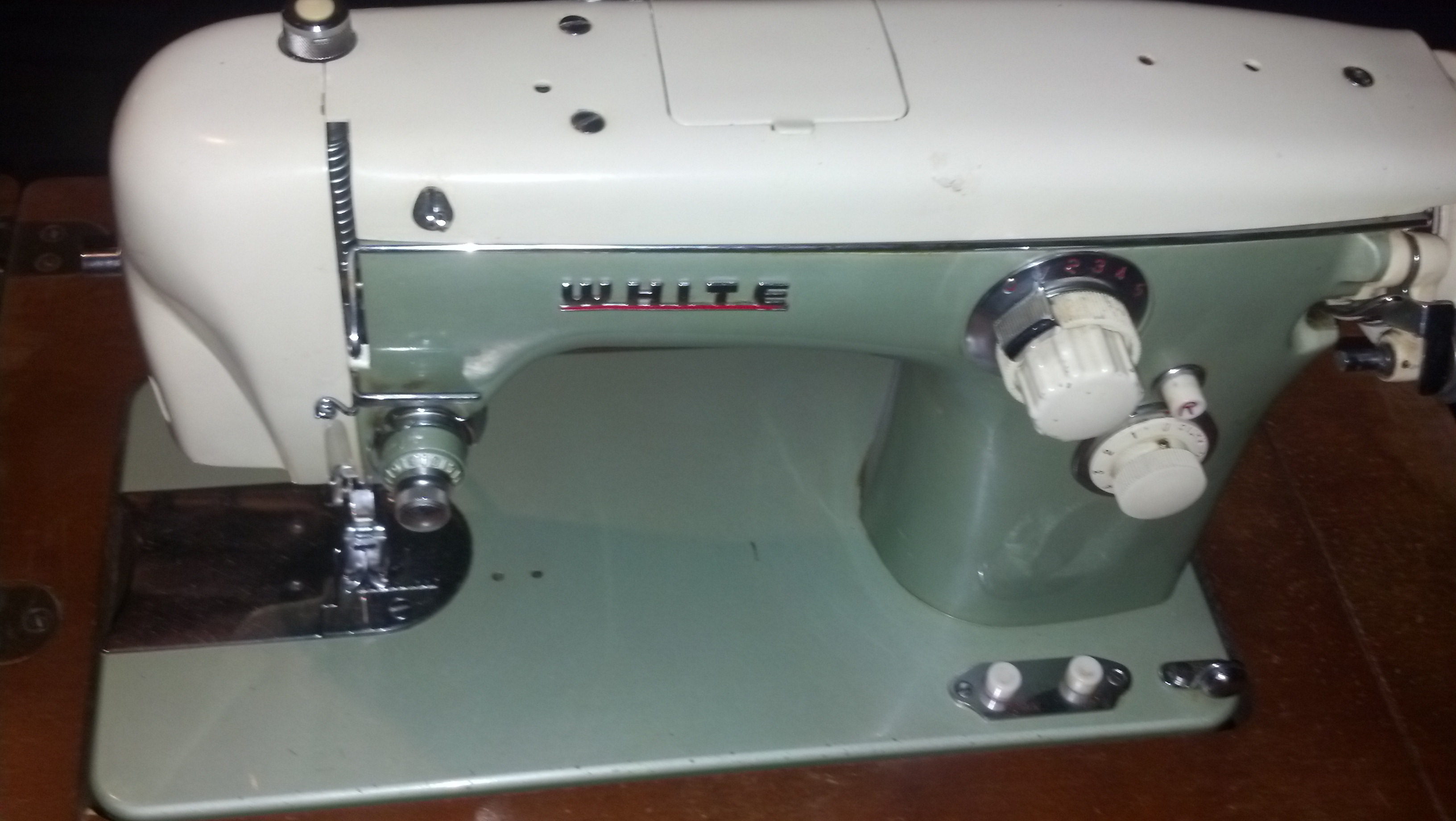 Unknown White sewing machine, HELP! - Quiltingboard Forums