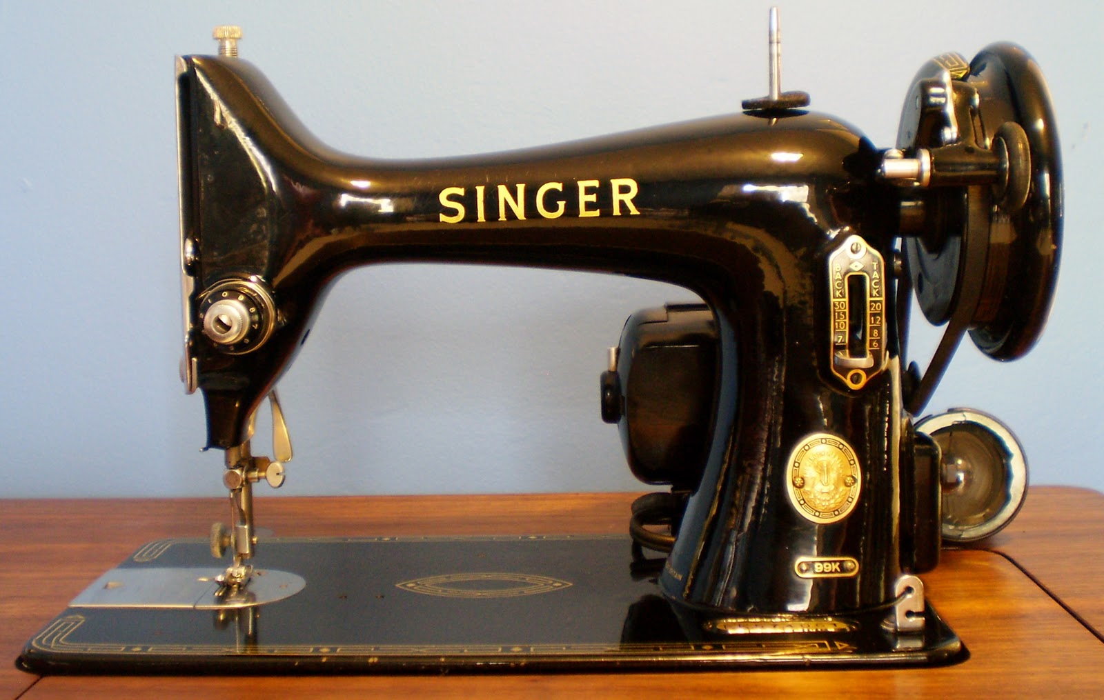 Singer's. «Singer Sewing Machine Company» Исаак Зингер. Швейная машинка Зингер 201. Швейная машина Singer 8270. Швейная машинка Зингер первый выпуск.