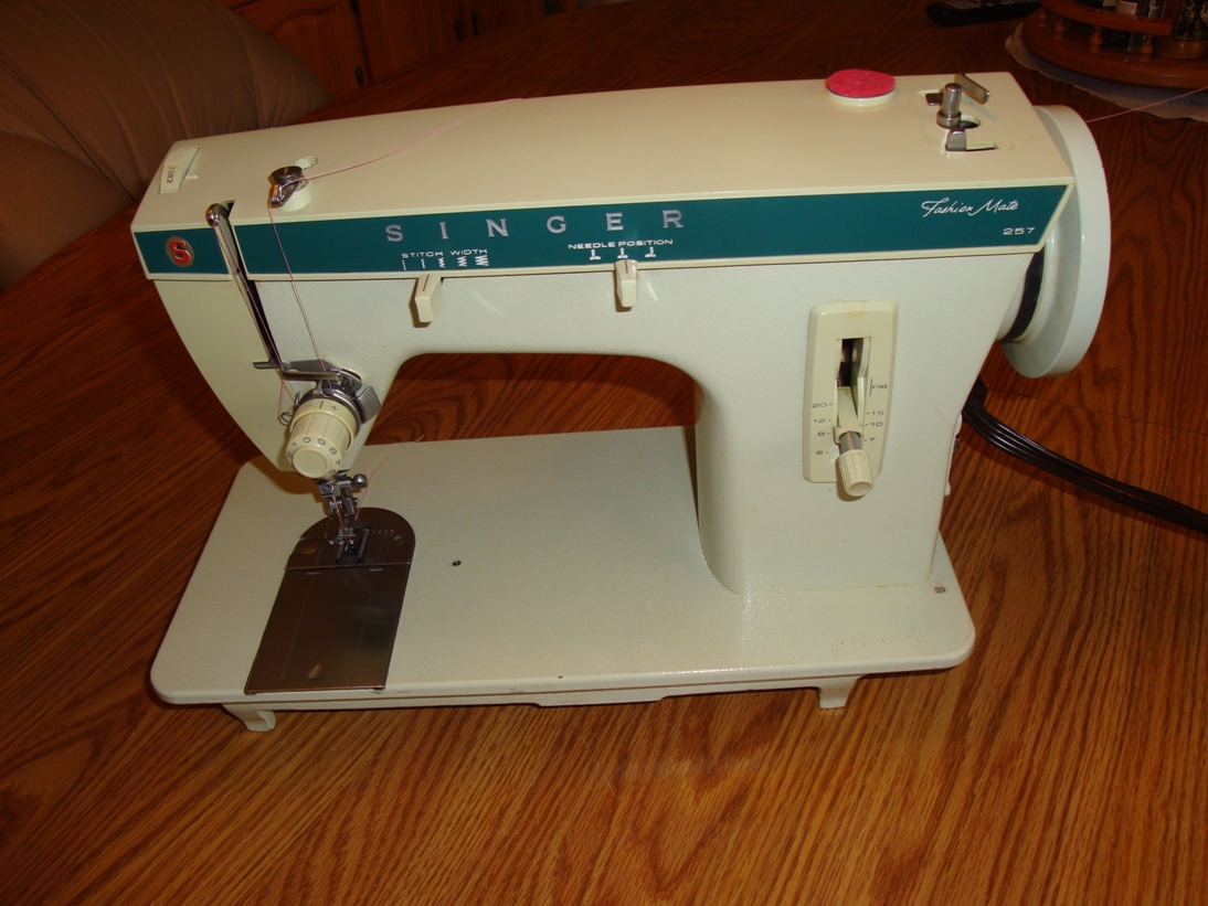 Singer Fashion Mate 257 Sewing Machine & Table – Gathered By Hunter