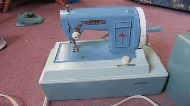 Sewing Machine Question: curious about this sewing machine