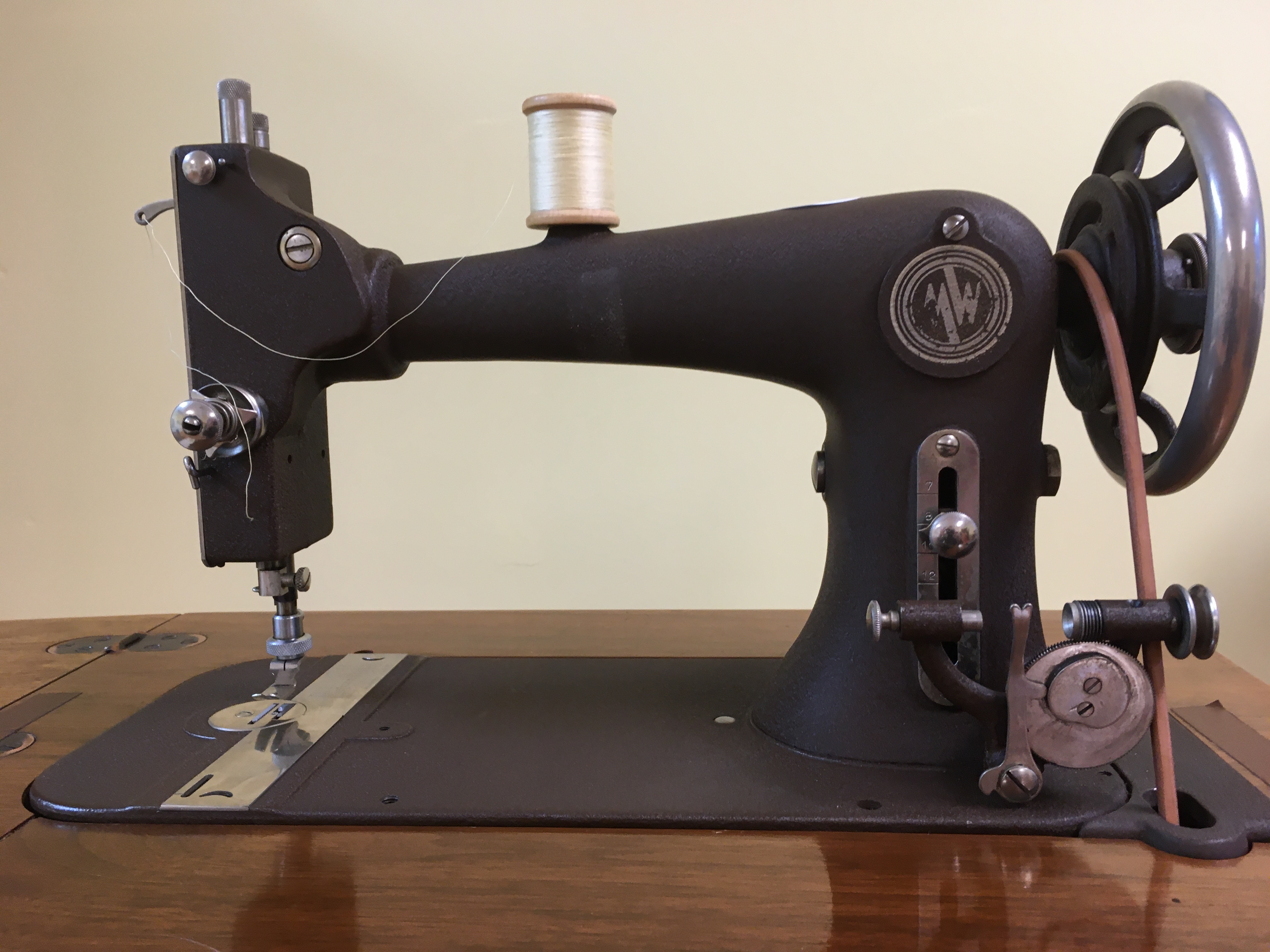 Need help to figure our brand of treadle machine - Quiltingboard Forums