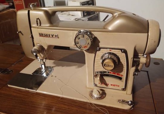 White model 764 - Quiltingboard Forums